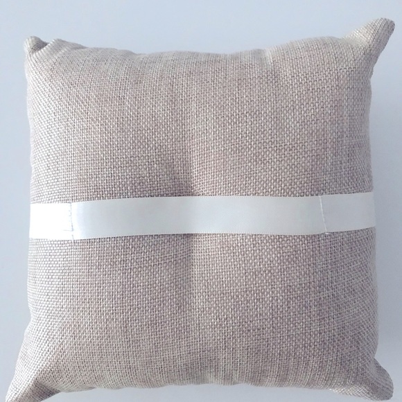 3 pieces Ring pillow, Mr & Mrs burlap chair signs - Picture 9 of 9